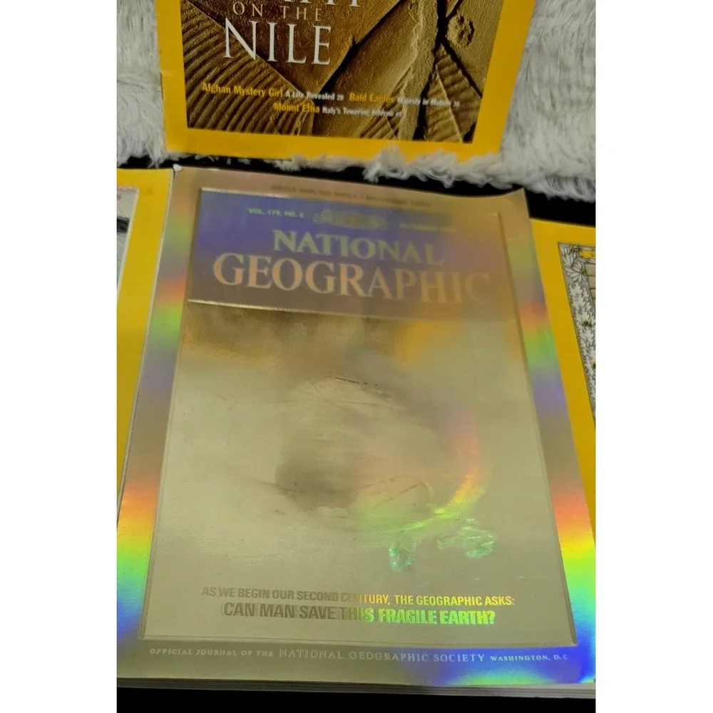 4 National Geographic Magazine‎ December 1988 Holographic August 1966 July 1987